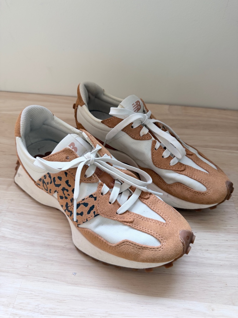New Balance 327 Retro Suede Sneakers Leopard Accent Women’s US 6